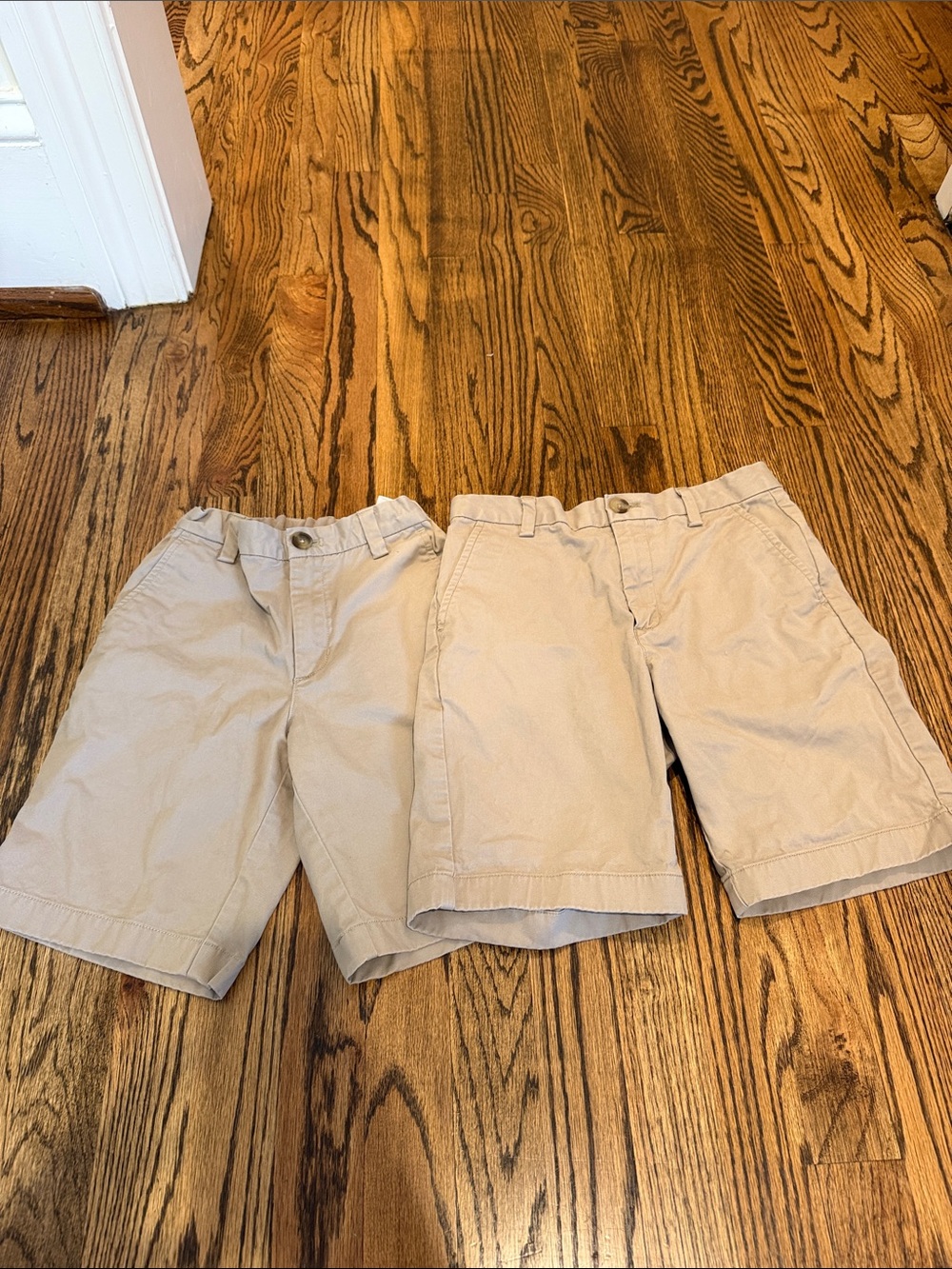 Boys Vineyard Vines breaker short size 10 khaki set of two